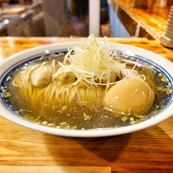 「牡蠣山椒の塩そば、味付け玉子」@SHIBASAKITEI+の写真