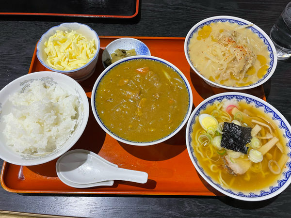 「豆ラーメン(しお、みそ、カレー) + チーズ + 半ライス」@食堂 ニューミサの写真