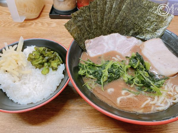 「のり・ほうれん草ラーメン＋豚トロ」@麺家 紫極の写真