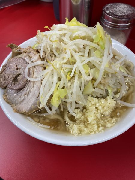 「小ラーメン ヤサイ・ニンニク・ショウガ＋生卵」@ラーメン二郎 大宮公園駅前店の写真