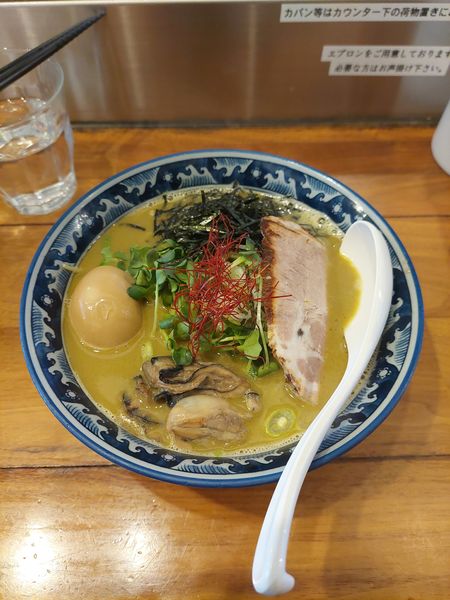 「佐市麺＋牡蠣2個追加1340円」@麺や佐市の写真