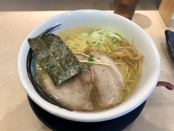 「中華そば 並 600円 ＋ クーポン握り寿司」@鮨とラーメン うおがしや 本店の写真