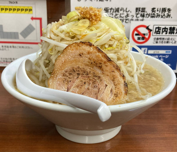 「ガリブタメン2号(野菜マシ)＋背脂マシ」@麺BUILD g.B.mの写真