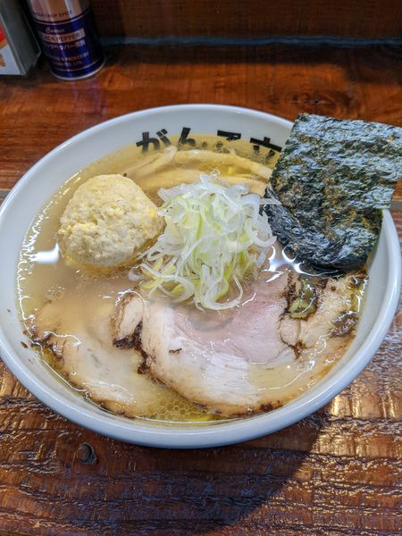 「塩（モモ）＋鶏バクダン」@元祖一条流がんこラーメン たま館分店の写真