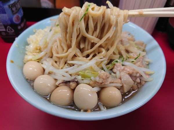 「小ラーメン780円（麺少なめ、ニンニク、アブラ）＋味付うずら」@ラーメン二郎 中山駅前店の写真
