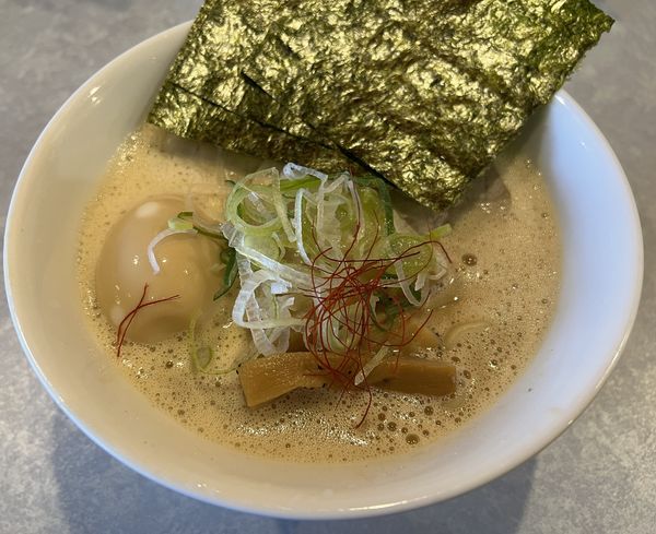 「濃厚鶏白湯全部のせ1000円＋濃厚ニンニク炒飯350円」@濃厚白湯らーめん3の写真