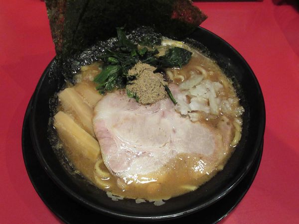 「【限定】極濃厚煮干し豚骨ラーメン ニボ×トン（800円）」@横浜家系ラーメン 国立 大和家の写真