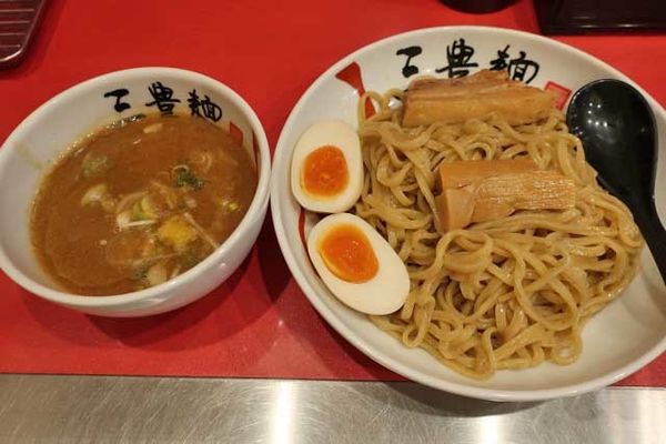 「濃厚魚介つけ麺+味玉 950円」@三豊麺 ~斬~ 浅草ROX前店の写真
