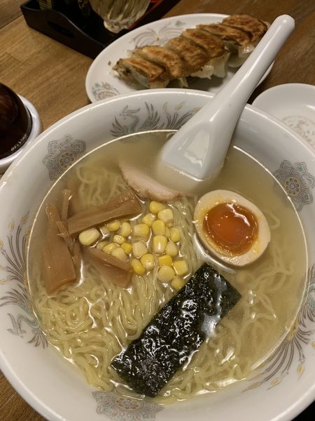 「酋長ラーメン420円　餃子390円」@大酋長の写真