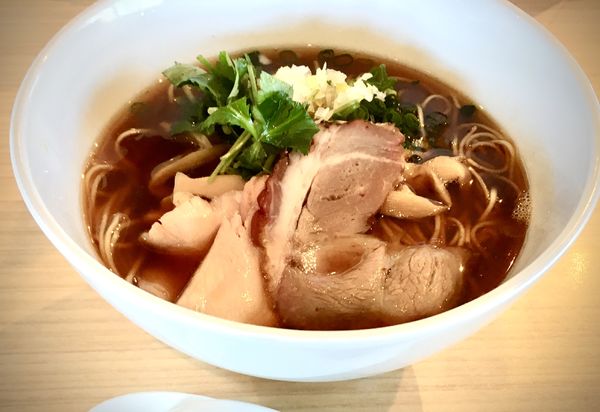 「支那そば黒醤油(880¥)」@支那そば まるこうの写真