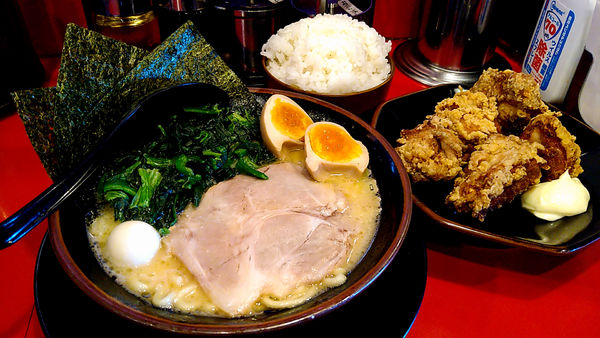 「並ラーメン(醤油)+ほうれん草+味玉+唐揚げ5個」@横浜家系ラーメン 瑞穂 大和家の写真
