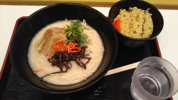 「豚骨ラーメン」@うまかラーメンの写真