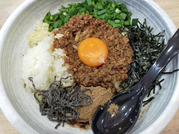 「台湾まぜそば890円+大盛(スタンプカード無料)」@麺屋 あびすけ 東山田店の写真