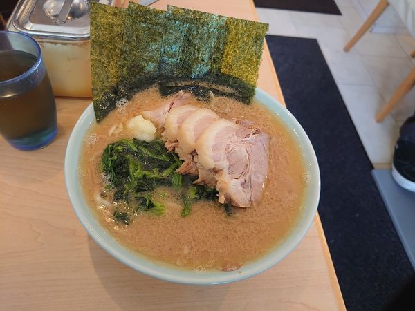 「ラーメン+チャーシュー」@家系ラーメン 貫徹家の写真