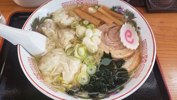 「塩ワンタン」@ラーメン とらじ食堂の写真