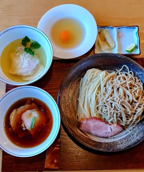 「FeeLつけ麺　Wスープ （醤油、塩）出汁卵　エビワンタン　割ス」@Ramen FeeLの写真