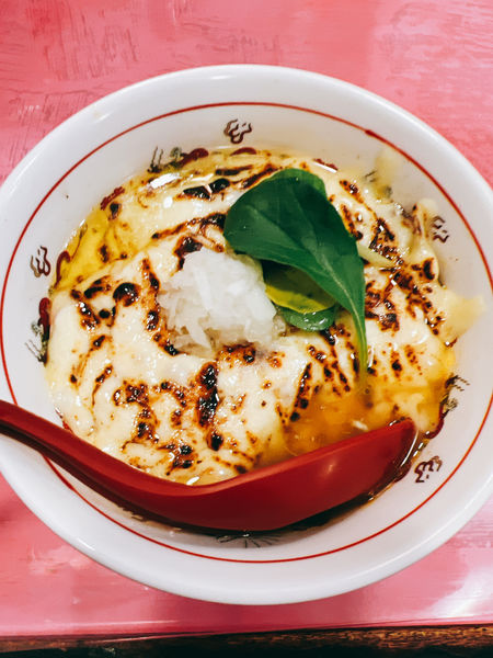 「凛々しい毛蟹×チーズ蓋中華ソバ」@らーめん凛々の写真