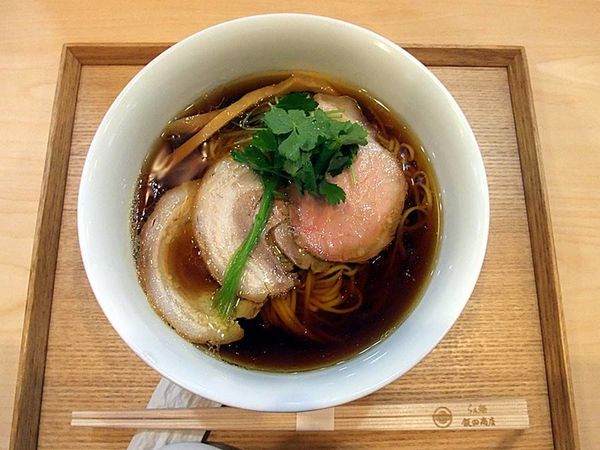 「醤油らぁ麺」@飯田商店 湯河原本店の写真