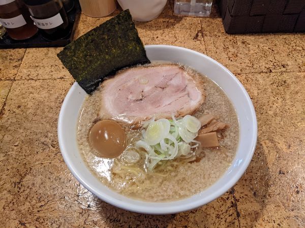 「中間醤油らーめん （味玉）」@きくちひろきの写真