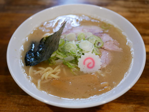 「濃厚鶏豚ラーメン 並 打ちたて麺」@自家製熟成麺 吉岡 田端店の写真