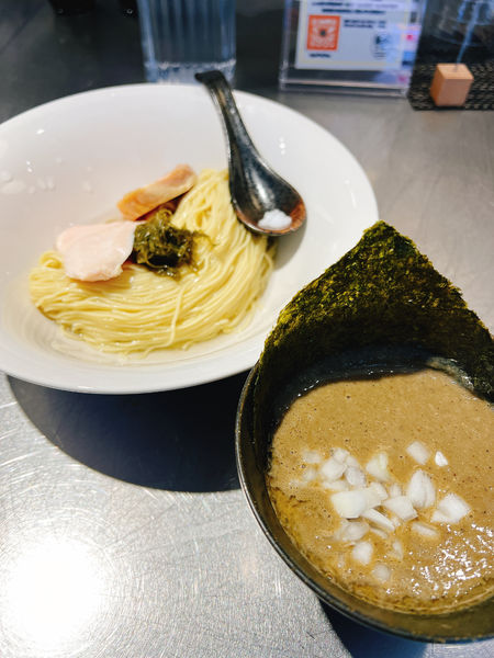 「生コン煮干しつけ麺」@らぁ麺 鶏と鳴く。の写真