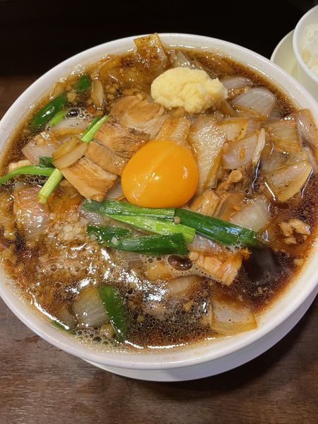 「生卵乗せスタミナ濃厚中華そば＋ライス¥980」@濃厚中華そば スタミナ軒の写真