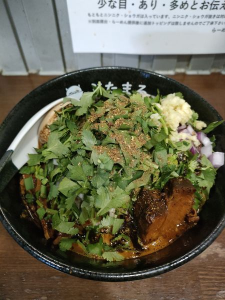 「辛味噌らーめん　パクチー」@らーめんぶたまろの写真