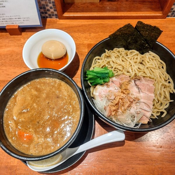 「エビトマト豚骨つけ麺､煮卵」@魚貝中華そば 西尾久さんごの写真