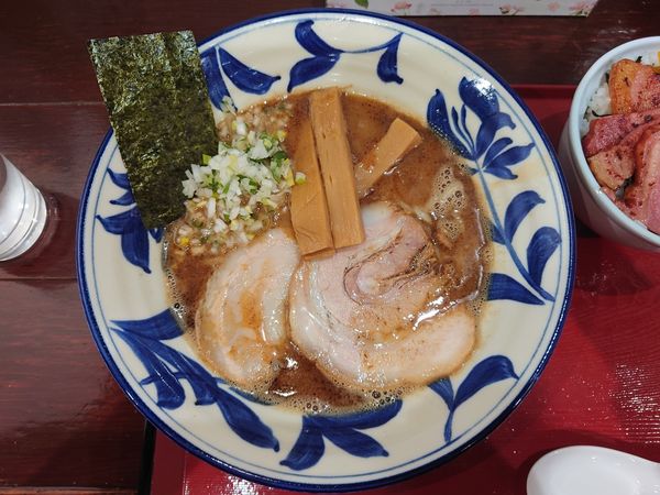 「魚介豚骨ラーメン」@らーめん麦わらの写真
