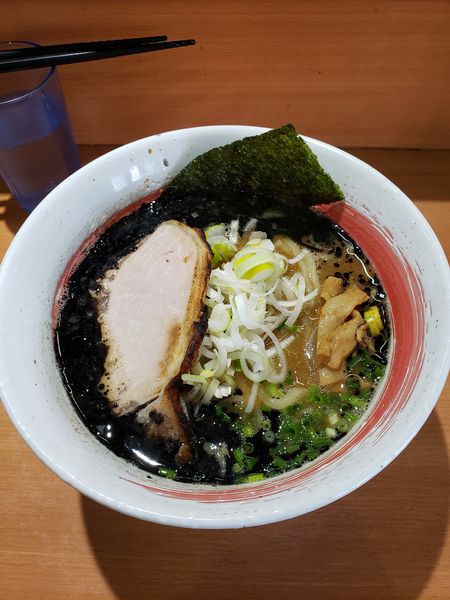 「黒熟成らーめん」@麺や 虎ノ道の写真