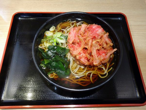「紅生姜天そば」@名代 富士そば 神田店の写真