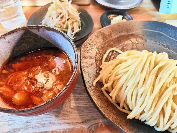 「辛味つけ麺中盛り辛味ダブル＋つぶし生にんにくダブル＋野菜」@つけ麺屋 やすべえ 高田馬場店の写真
