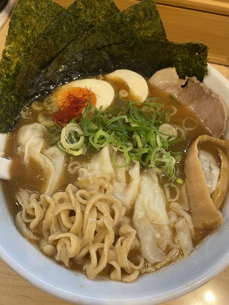 「特製ワンタン煮干らあめん1300+和え玉海老300」@麺屋Mの写真