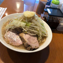 醤油ラーメン　870円