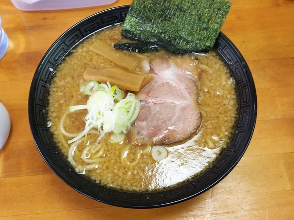 「味噌濃厚魚節（並）＋背脂　800＋100円」@中華そば 八助の写真