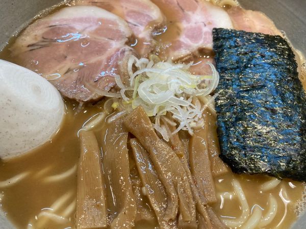 「らーめん(大)＋チャーシュー」@麺屋吉左右の写真