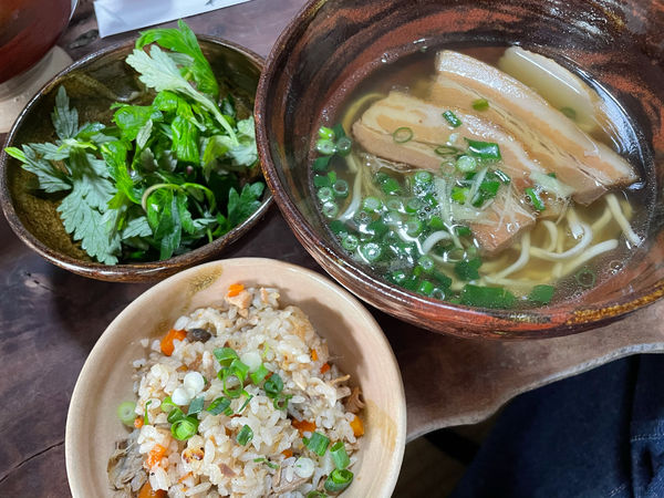 「沖縄そば(小)、じゅうしぃ」@すーまぬめぇの写真