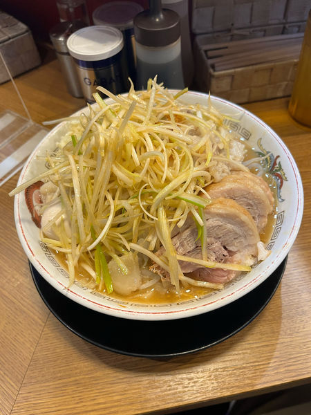 「味噌山+豚1枚+味玉+白髪ネギ」@豚山 荻窪店の写真