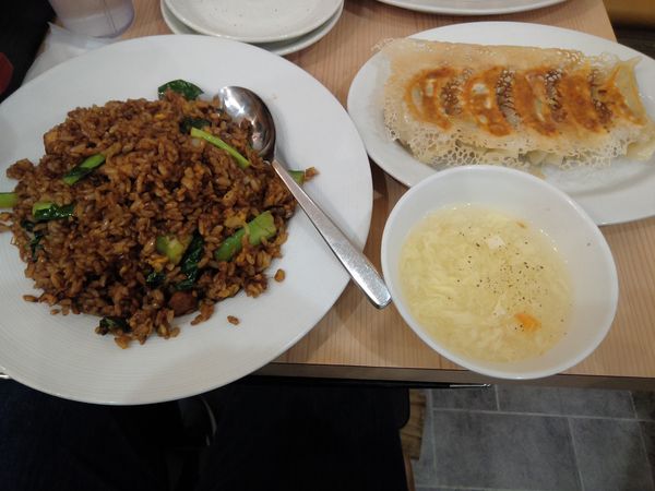 「チューシューチャーハンセット（餃子５個）　９７９円」@良記餃子軒 北千住店の写真