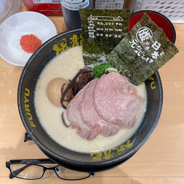 「丸福とんこつラーメン」@とんこつラーメン博多風龍 秋葉原総本店の写真