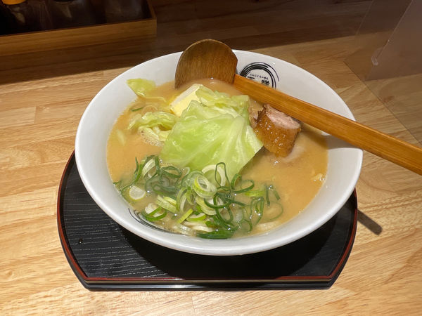「味噌キャベバターラーメン」@にんにくらーめん 天洋 新町店の写真