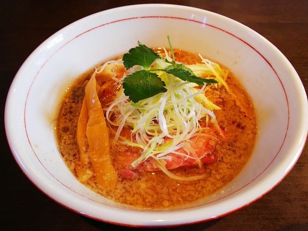 「背脂地鶏中華そば・醤油（手もみ麺）」@麺や 虎徹の写真