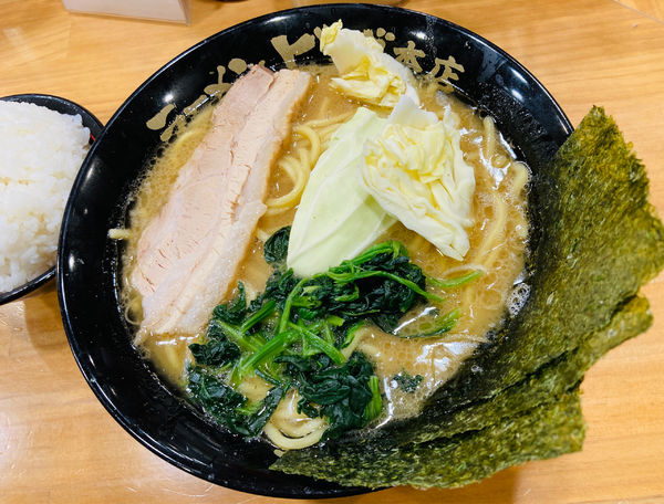 「ビック大(固め・濃いめ)＋ライス」@横浜豚骨醤油ラーメン ビッグ 本店の写真