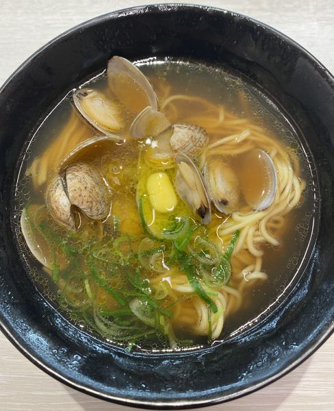 「あさりバター醤油ラーメン　５２８円」@はま寿司 オーケーみなとみらい店の写真