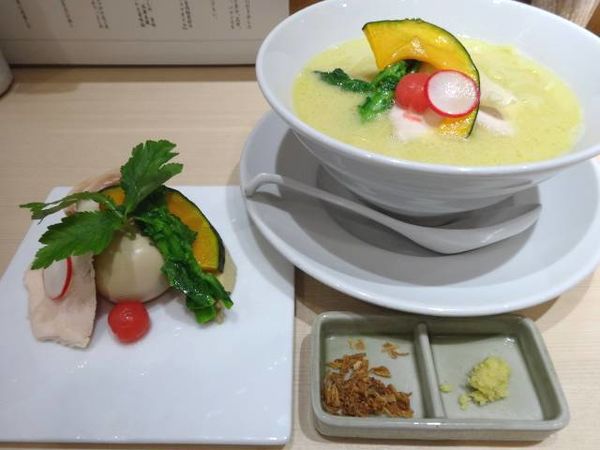 「鶏白湯SOBA(1,000円)＋特製仕様(具増し300円)」@銀座 篝 Echika池袋店の写真