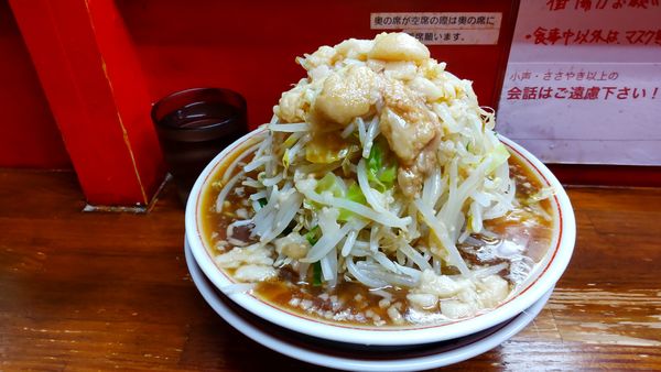 「ラーメン ブタ Yダブル100円、AK増し、N少し」@ザ・ラーメンスモールアックスの写真