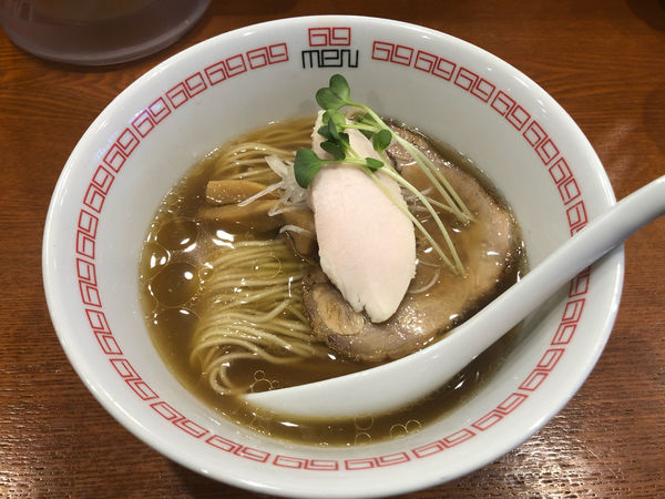 「醤油らぁ麺」@noodle kitchen 六九麺の写真