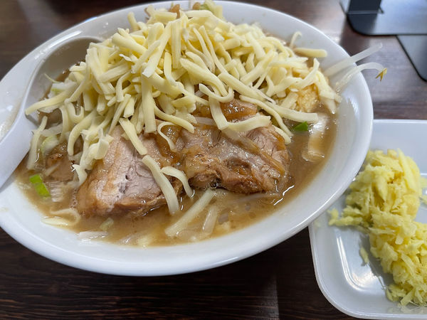 「ラーメン並＋チーズ＋生姜」@ラーメン一心の写真