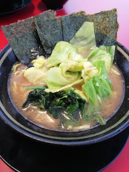「ラーメン＋キャベ」@家系ラーメン 王道家の写真