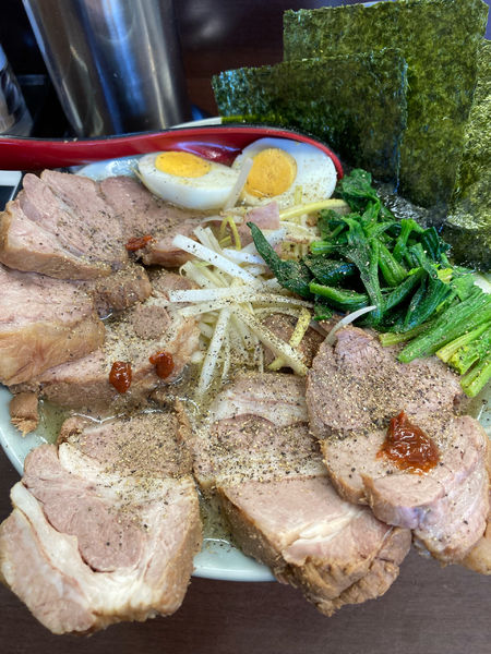 「ネギチャーシュー（玉子は店主さんご厚意）」@ラーメンショップ 二ツ橋店の写真